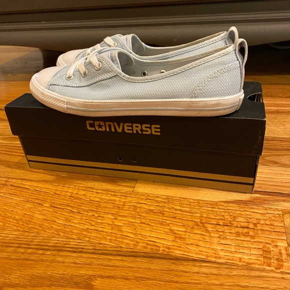 Women converse shoes! Still a good condition - Picture 3 of 5